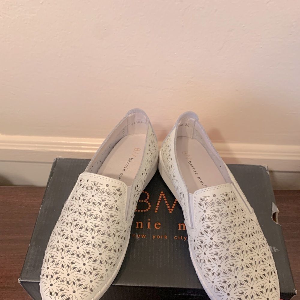 Bernie mev Women’s soft leather upper/ lining slip on sneaker Sz 36, NIB - Picture 2 of 8